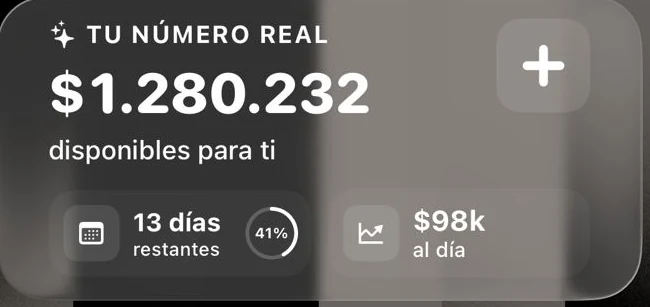 Widget de FinWise en modo glass (iOS 18)